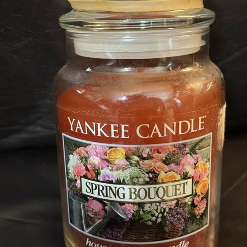 Yankee Candle Spring Bouquet Housewarmer Candle 22 oz & Reese's Cookie Skillet K